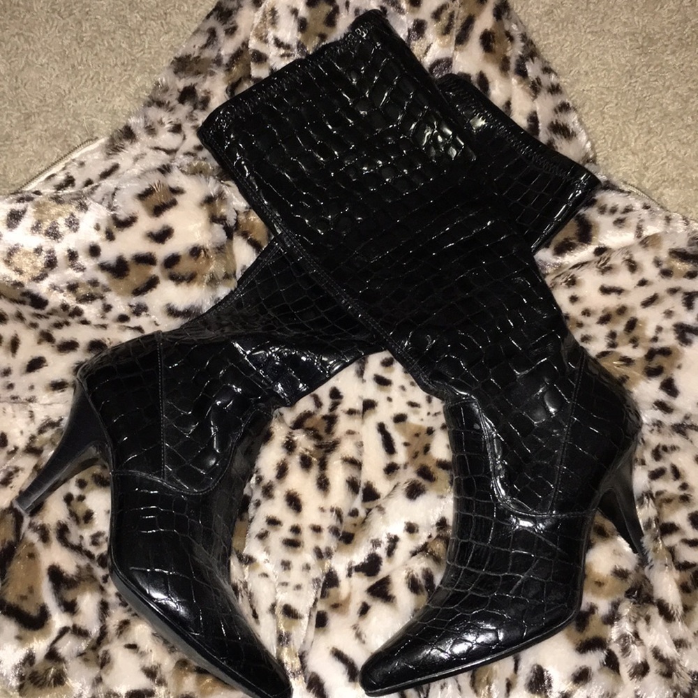 Size 4 alligator print mid calf kitten heel boots